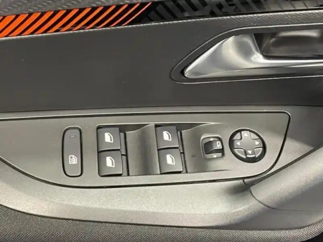 Peugeot 2008 1.2 puretech 100ch s&amp;s active — photo 13