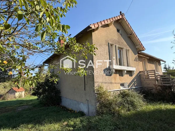 Maison avec sous-sol, dépendances et grand terrain à Luxé