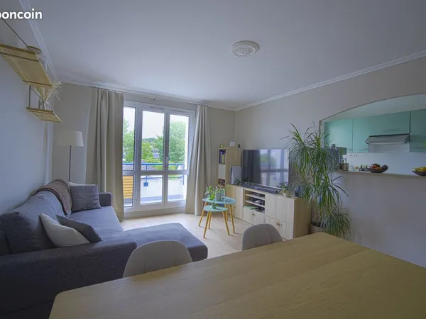 Appartement Plaisir T2 46 m², parking, 2 balcons, cave