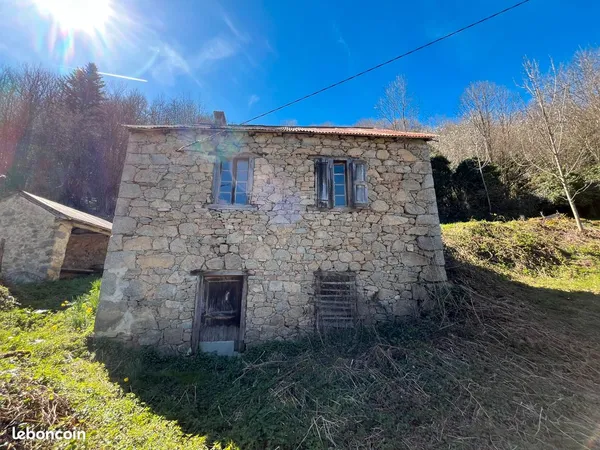 Maison en pierre à rénover