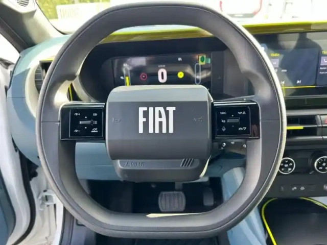 Fiat Panda grande  electrique 113ch red — photo 11