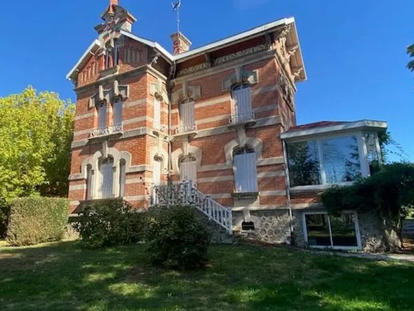 Maison 9 pièces 235 m²
