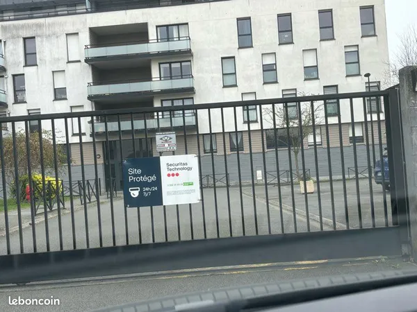 Place de parking dans résidence sécurisée