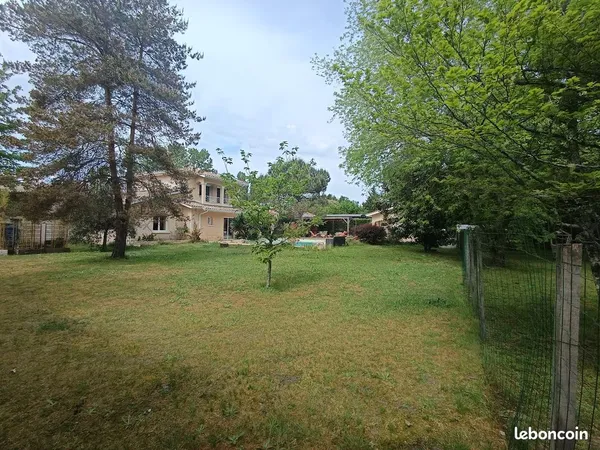 Maison piscine + T1 - 3000 m² divisible