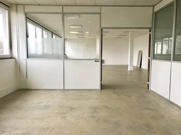 Local d'activité 250 m²