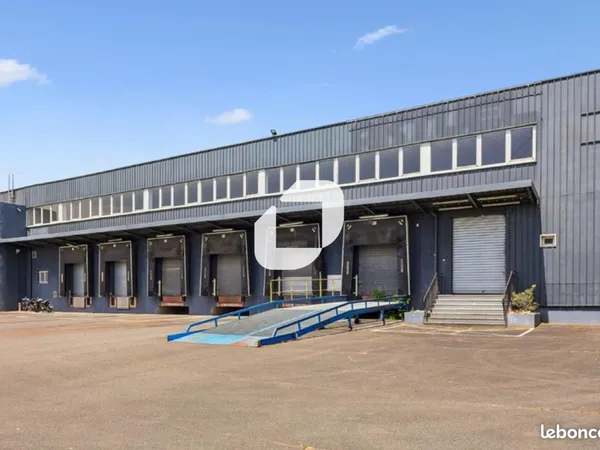 Local d'activité 3 840 m²