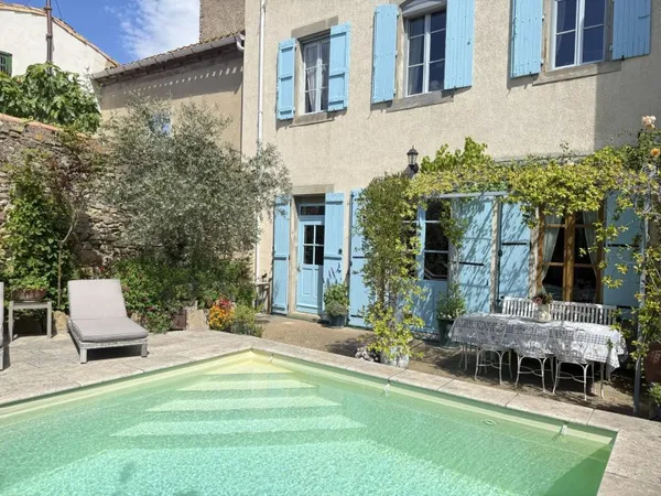 Ancien presbytère sublimé par une rénovation de grand luxe