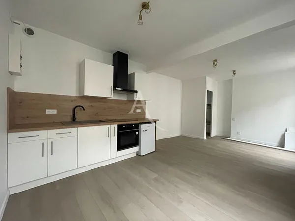 Appartement Saintes 1 pièce(s) 26.79 m2