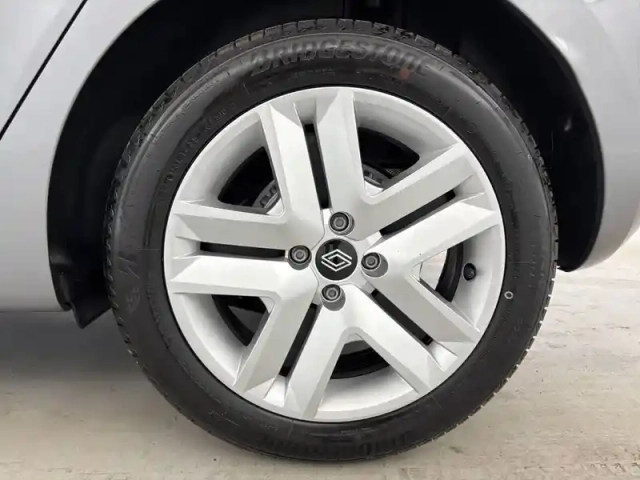 Renault Clio blue dci 100 ch — photo 20
