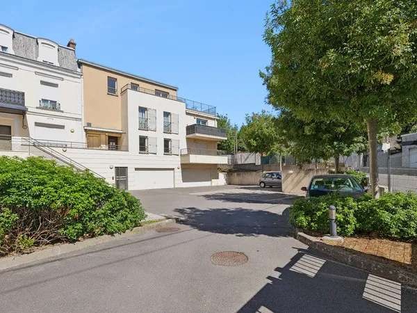 Gare de Lagny-Thorigny T2 de 52,90 m² terasse jardin, cave et parking