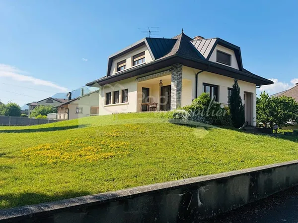 Maison de plain-pied 6 pièces 225 m²