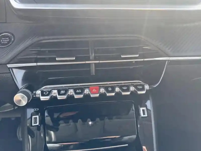 Peugeot 2008 puretech 100 s&amp;s bvm6 allure pack — photo 13