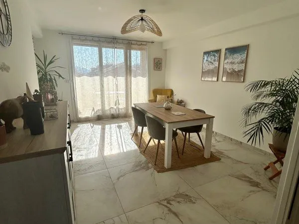 Location appartement T3/T4 75 m² - Aubagne Pin Vert - Parking + cave