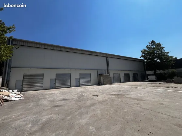 Local d’activité et entrepôt Location Fontaine 1p 200m² 2200€