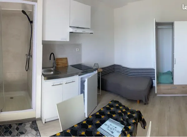 Je loue une chambre meublée