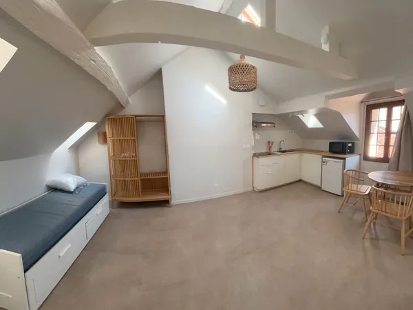 Studio meublé rénové - 22,5 m² habitables / env. 29 m² au sol - Hypercentre Rueil