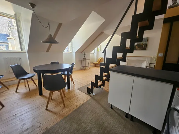 'DINAN -Place Saint-Sauveur : appartement de caractère rénové avec vue sur la Basilique'
