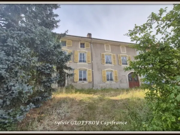 Maison 8 pièces 240 m²