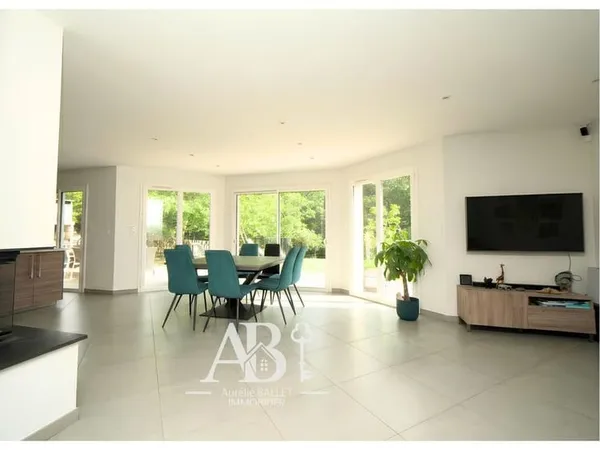 Contemporaine de plain pied -101 m2- finitions soignees