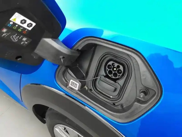 Peugeot 208 electrique 50 kwh 136ch — photo 11