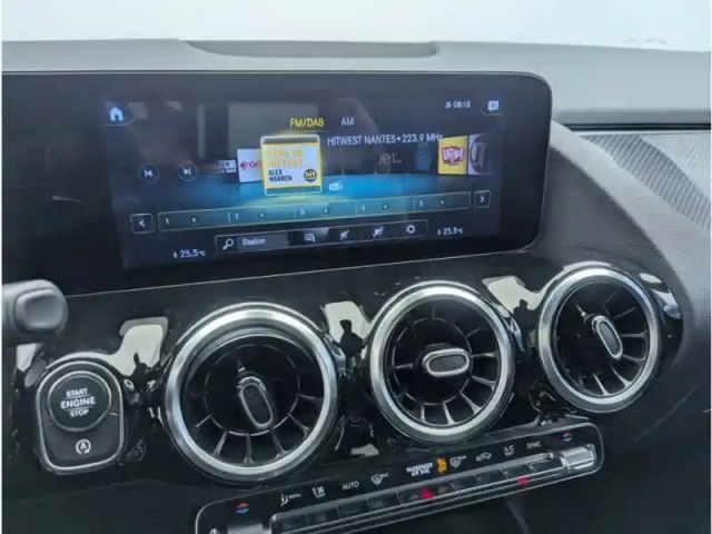 Mercedes Gla 200 d amg line — photo 22
