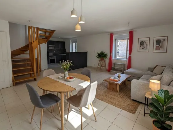 Maison 4 pièces, 2 chambres et 1 bureau + remise, cave et jardin