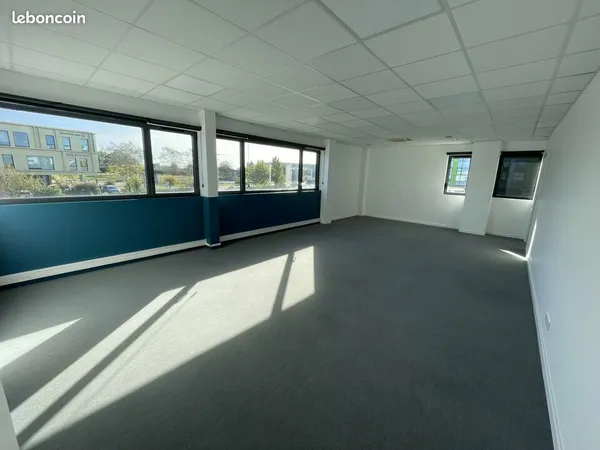 Bureaux 1 019 m²