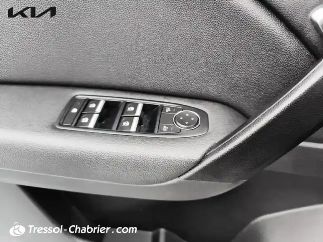 Renault Captur e-tech 145 - 21 intens — photo 20