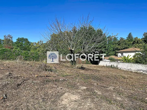 Terrain 672 m²