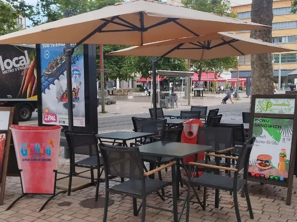 ST-ETIENNE PLACE DU PEUPLE - ANGLE 100m2 + TERRASSE + GAINE - Loyer 1300 - LICENCE 3 - 70 000 FAI