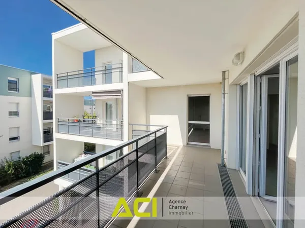 CHARNAY LES MACON RESIDENCE RECENTE AVEC TERRASSE ET ASCENSE