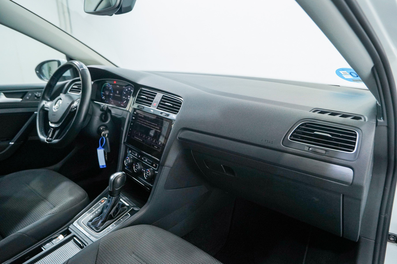 Volkswagen Golf 7 — photo 31