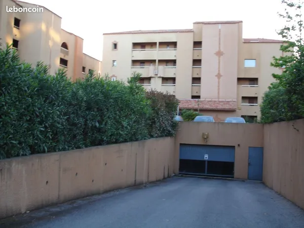 Particulier loue garage 140/mois
