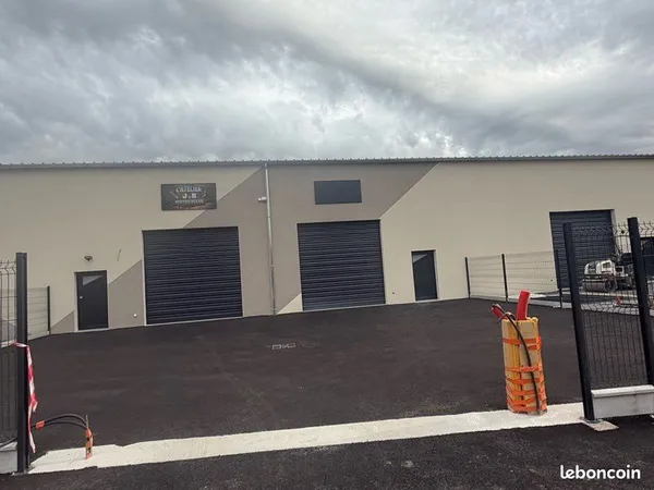 à louer - local d'activité avec bureaux et dépôt