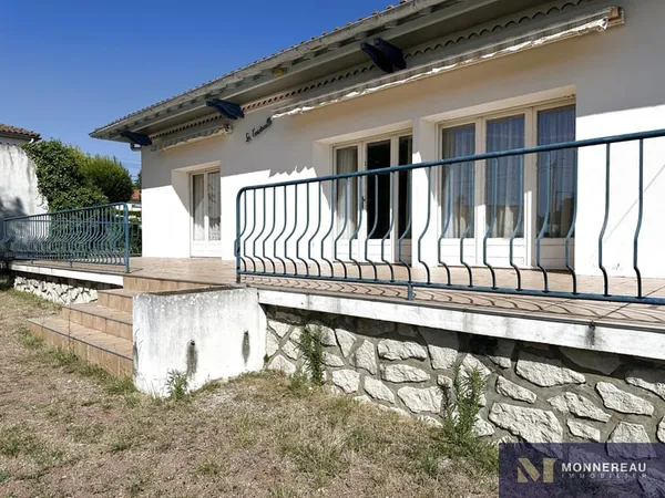 MAISON PROCHE COMMERCES ET PLAGES AVEC GRAND TERRAIN DIVISIB