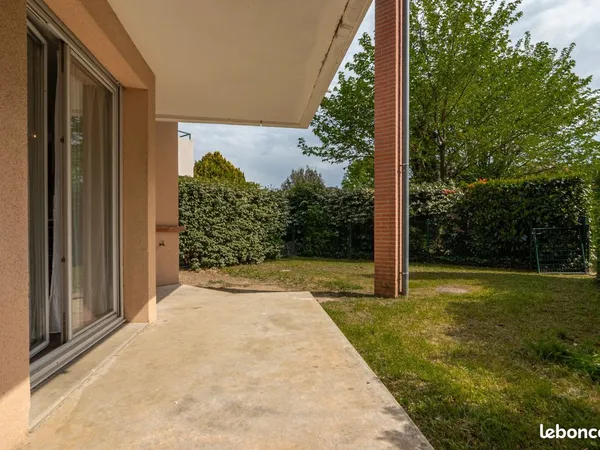 SAINT JORY Appartement T3 64 m² en rez-de-jardin avec terrasse, jardin et 2 parkings