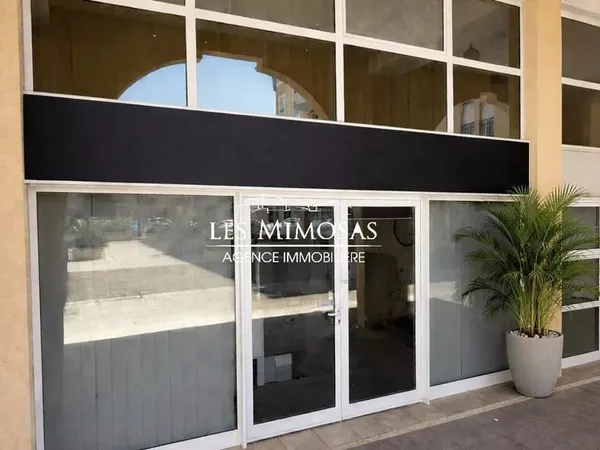 VENTE LOCAL COMMERCIAL - MURS - FREJUS PLAGE - 104m²