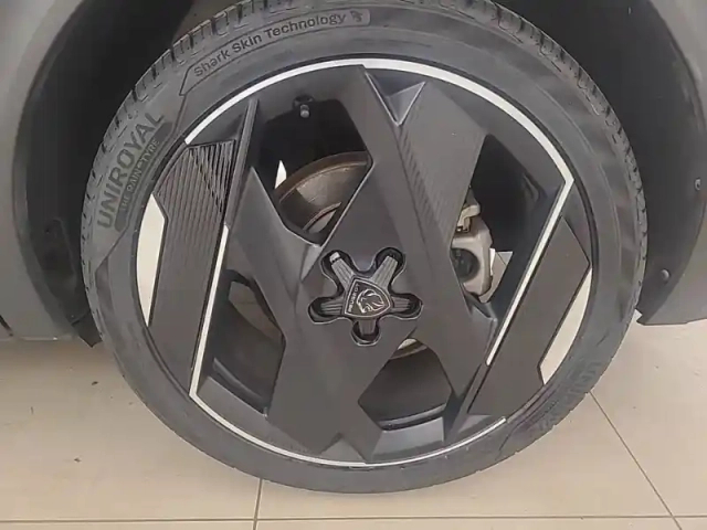 Peugeot 408 phev 225 e-eat8 — photo 13