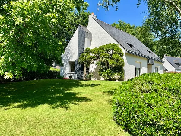 OPPORTUNITE Sautron : En vente ! Maison de 168m², 5 chambres, vie de plain pied, belle parcelle au c