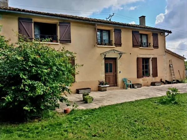 Maison Poitevine avec terrain de 6980m2