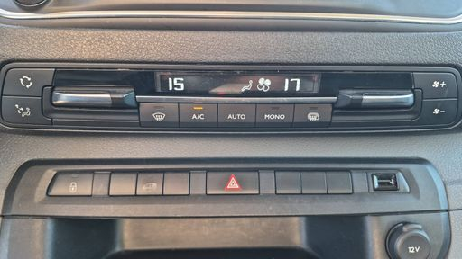 Peugeot Expert Fourgon 2.0 BlueHDi 177 EAT6 - Premium Pack – 2017 – 143631 km – Diesel – Boîte Automatique — photo 10
