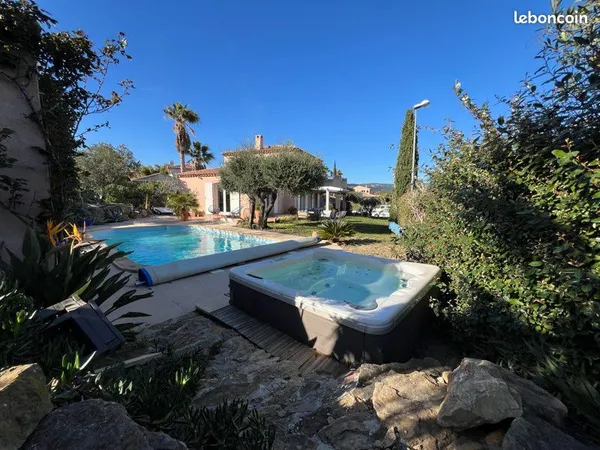 Maison T5 la Ciotat impasse Fardeloie piscine au calme