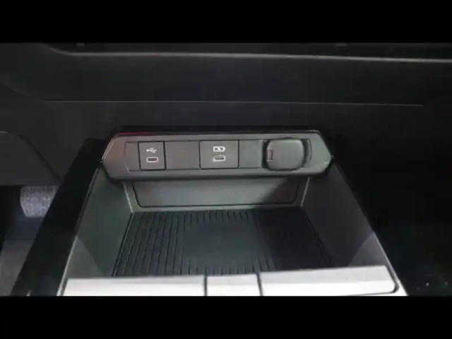 Toyota Prius hybride rechargeable 223ch dynamic ph — photo 16