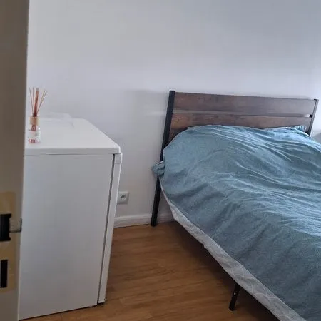 Chambre meublée en colocation