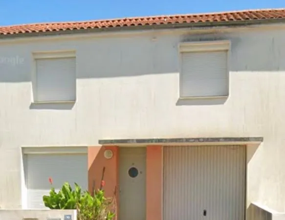 Maison mitoyenne T4 (3 chambres) de 67 m² avec jardin et garage — Melle