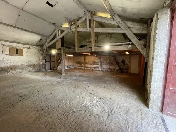 ENTREPOT 100 M2 AVEC MEZZANINE