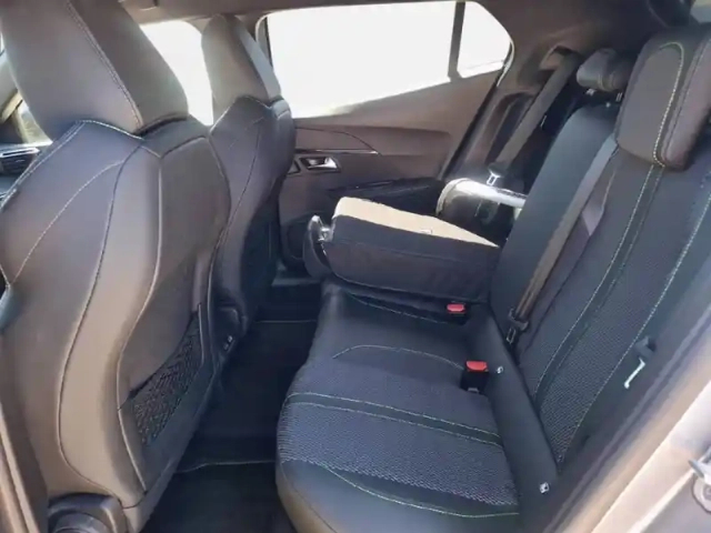 Peugeot 2008 puretech 130 s&amp;s eat8 — photo 12
