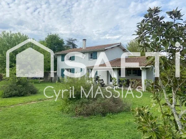 Au calme sur 1960 m² de terrain.