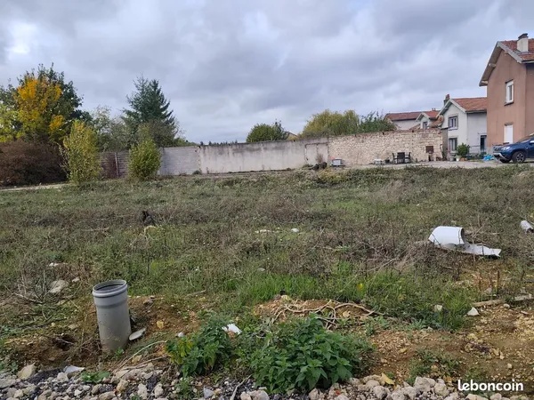 Terrain plat proche St Mihiel