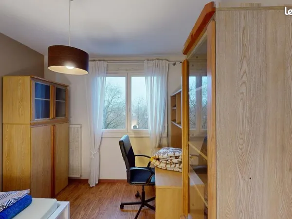 Chambre 5 pièces 92 m²